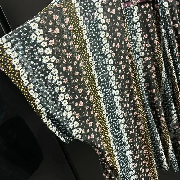 Cyrus Kimono,Duster,coverup,lightweight sheer Daisy pattern, multiwear - Picture 11 of 11